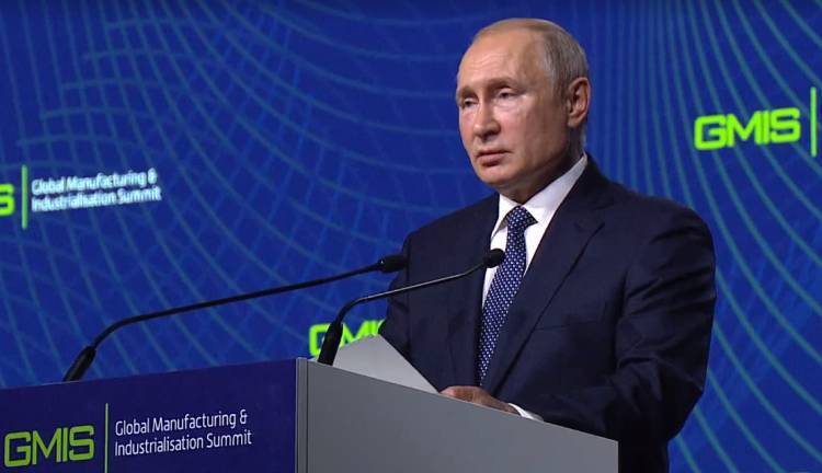 Путин назвал безусловные ценности приоритетом в эпоху больших неопределенностей