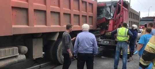 "Водителя зажало в кабине": на тюменской трассе произошло ДТП с двумя грузовиками - фото