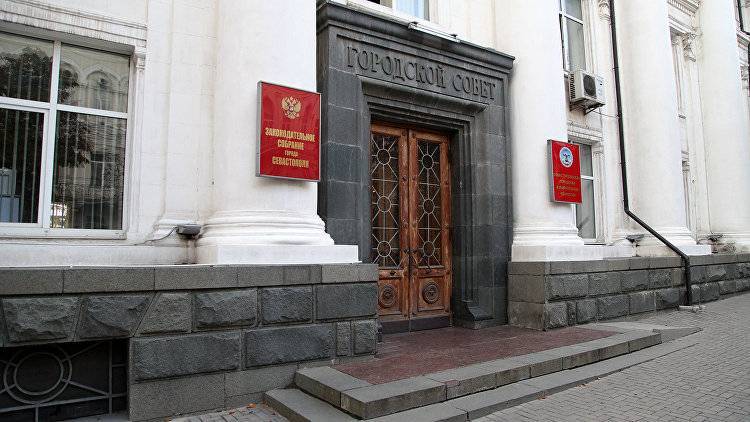 Депутаты Севастополя отказались узаконить советский герб города