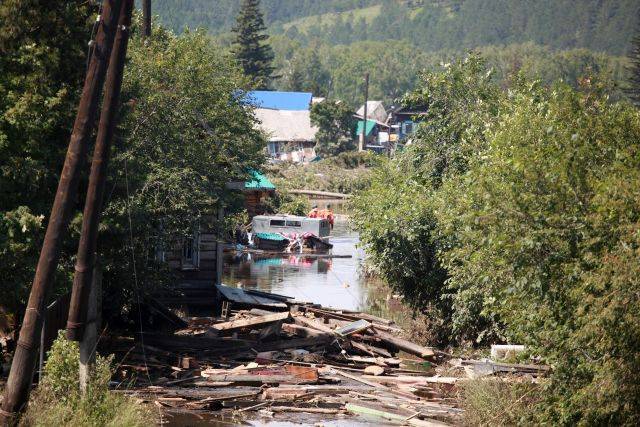 Число жертв наводнении в Иркутской области увеличилось до 24 человек