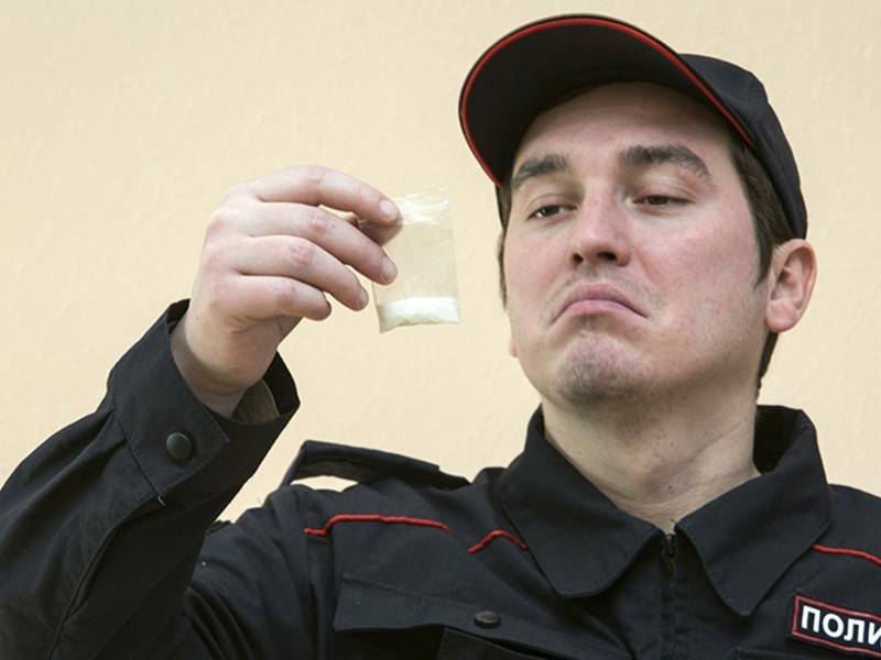 Россияне назвали подброс наркотиков обычной практикой полиции