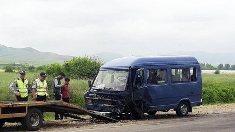 Восемь человек погибли в ДТП с микроавтобусом в Азербайджане