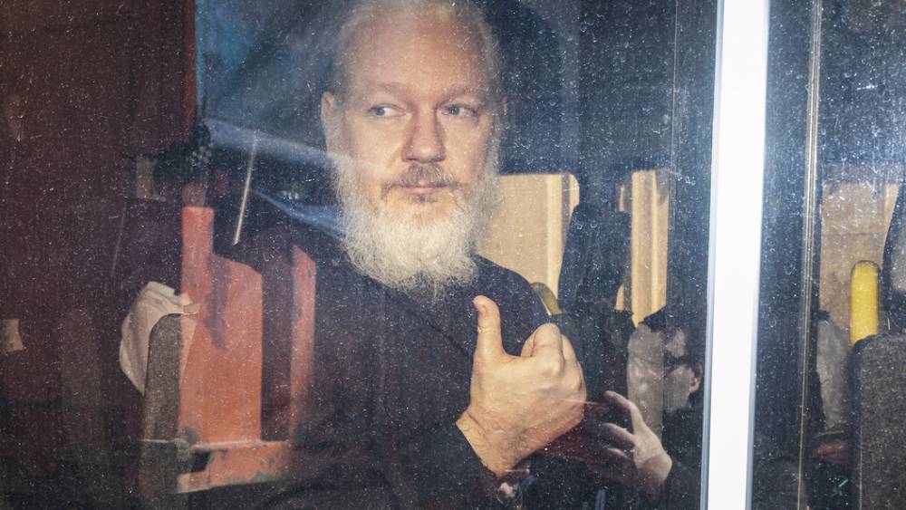 Какие пытки ждут основателя WikiLeaks в США: Экс-сотрудник американских спецслужб привел несколько примеров