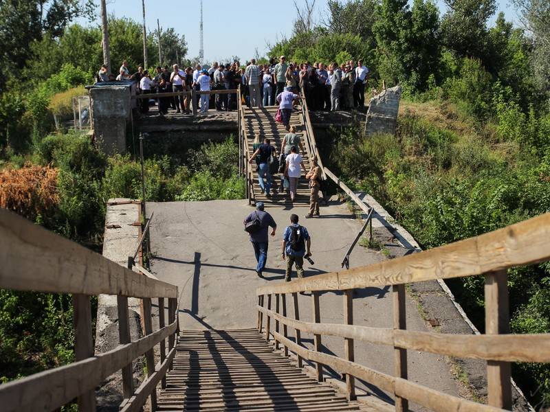 Украина продолжает диктовать условия по ремонту моста в Станице Луганской