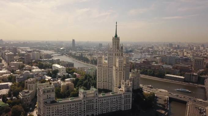 У королевы Елизаветы II нашли четыре квартиры в Москве