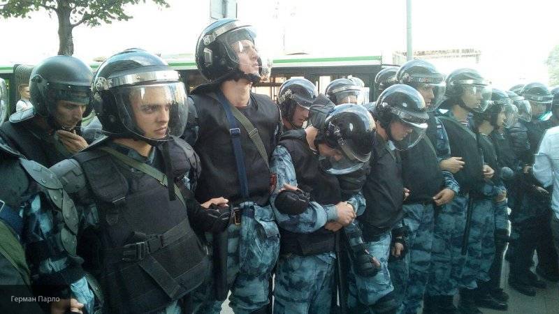 "Оппозиция" науськивает подростков травить в Сети полицейских после незаконного митинга