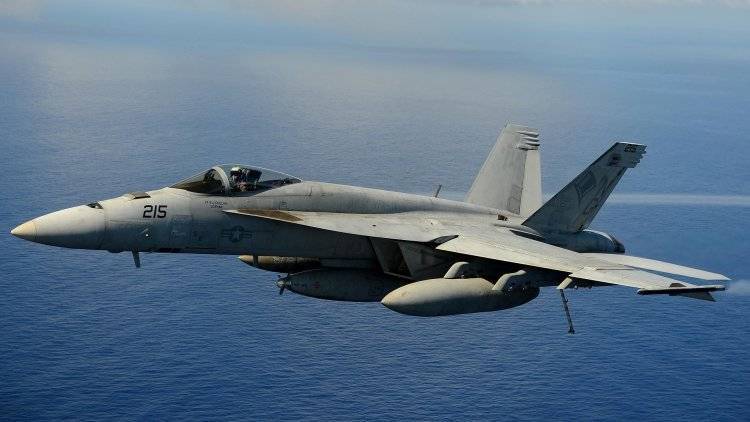 Истребитель ВМС США F/A-18 разбился в Калифорнии
