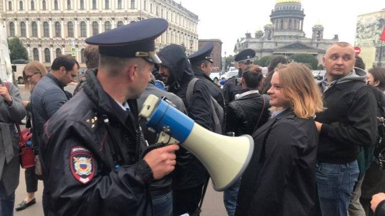 Эксперты назвали незаконный митинг у избиркома Петербурга несусветной глупостью