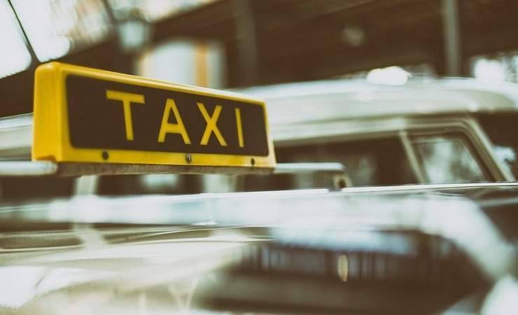 В России услуги такси оказались дешевле пользования личным транспортом