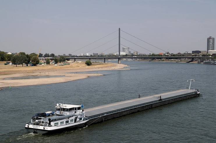Снижение уровня воды в Рейне может ударить по экономике Германии