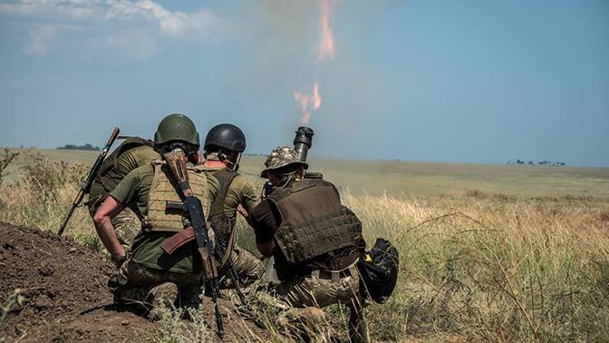 Украинские каратели обстреляли район участка разведения сил и средств в Петровском