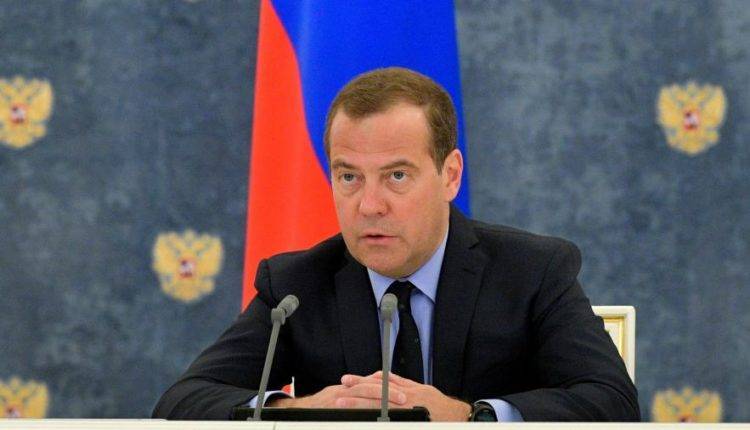 Медведев оценил положение с пожарами в Сибири