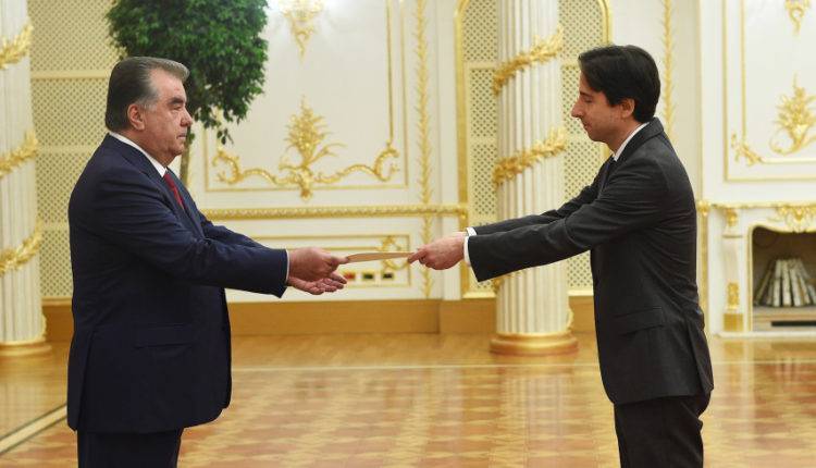 Президент Таджикистана принял верительные грамоты