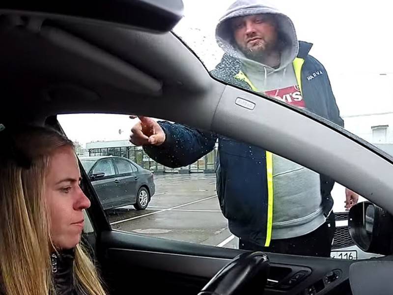 Водитель элитного спорткара из Казани напал на очевидца ДТП