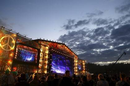 Майли Сайрус - В США отменили юбилейный фестиваль «Вудсток» - lenta.ru - США