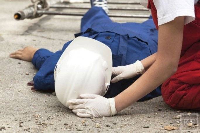 В Башкирии мужчина получил тяжелую травму головы из-за духоты на работе