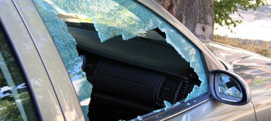 Разбивал стекла, скручивал провода: в Тюмени задержали мужчину, который пытался угнать три автомобиля