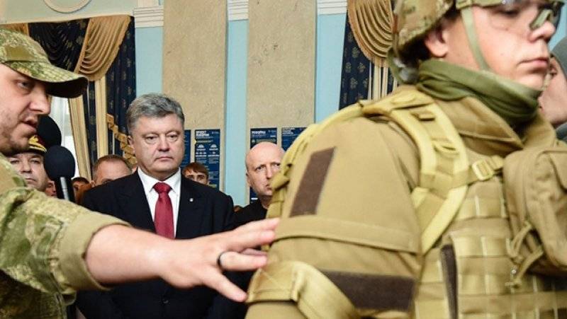 Порошенко ищет в США защиты от уголовных дел на Украине