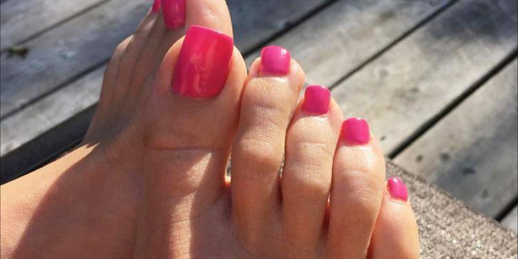 Новый модный тренд: большие, яркие, длинные ногти… на ногах!