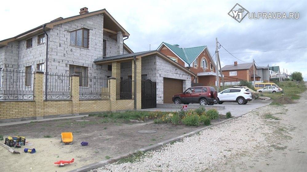 «…Живёте здесь из нашей милости…» Кто выселяет жильцов из коттеджного поселка «Искра-полис» в Ульяновске