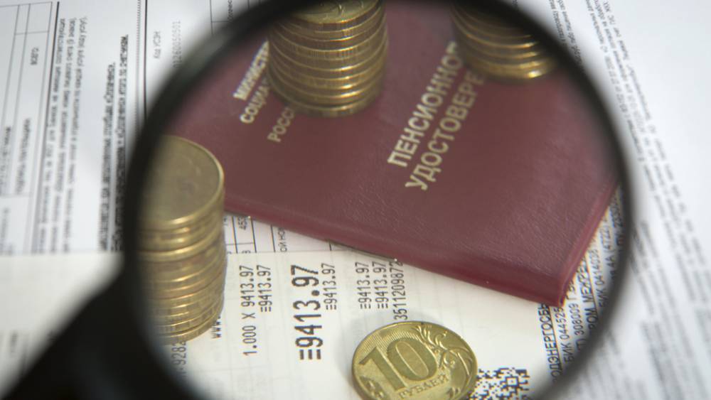 Не больше 300 рублей: Минтруд объяснил, от чего зависит прибавка работающим пенсионерам