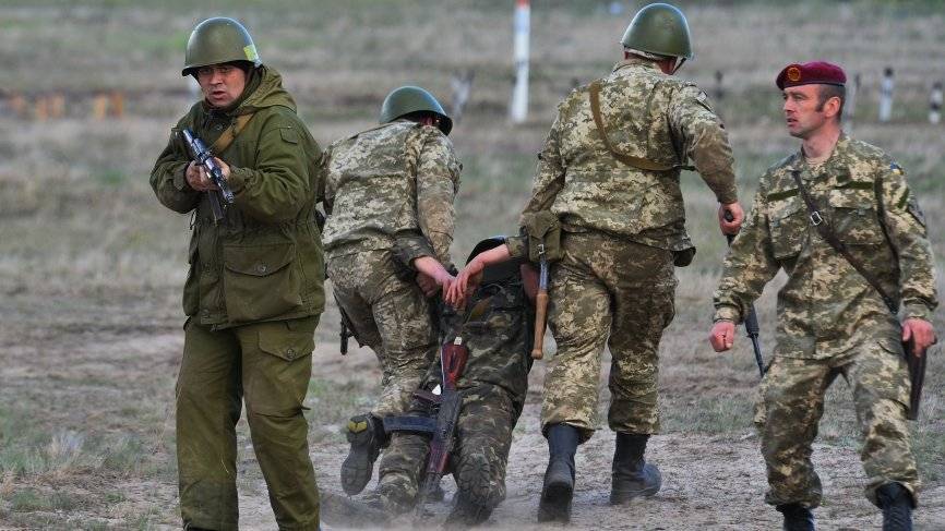 Украинские силовики 38 раз нарушили перемирие в Донбассе