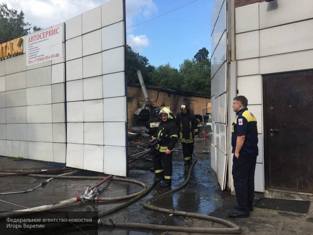 Пожар в автосервисе на севере Москвы был ликвидирован