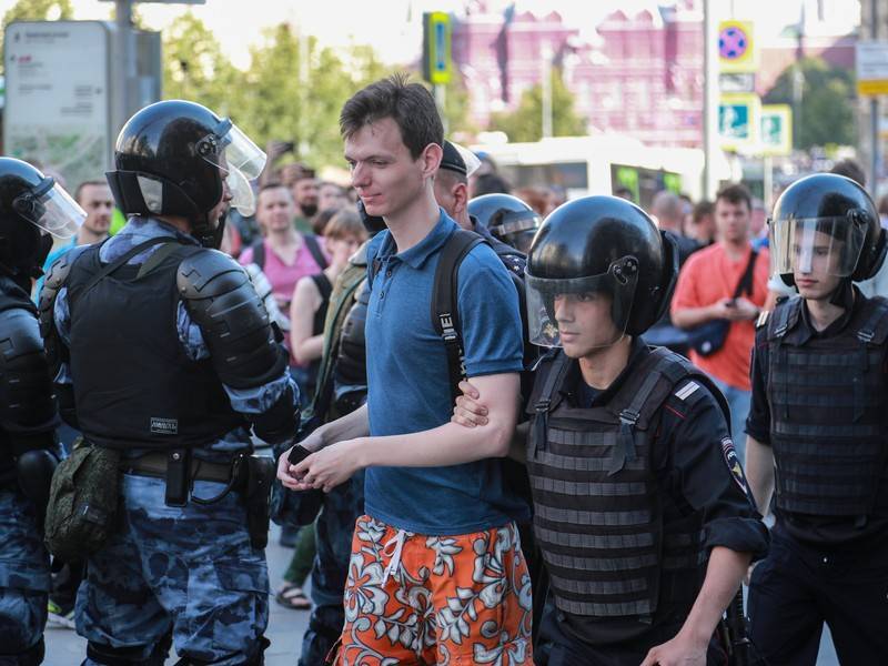 Задержанный по делу о беспорядках в Москве Жуков не признает вину