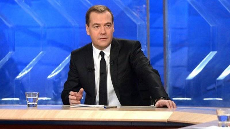 Медведев поручил проверить версию намеренного поджога лесов