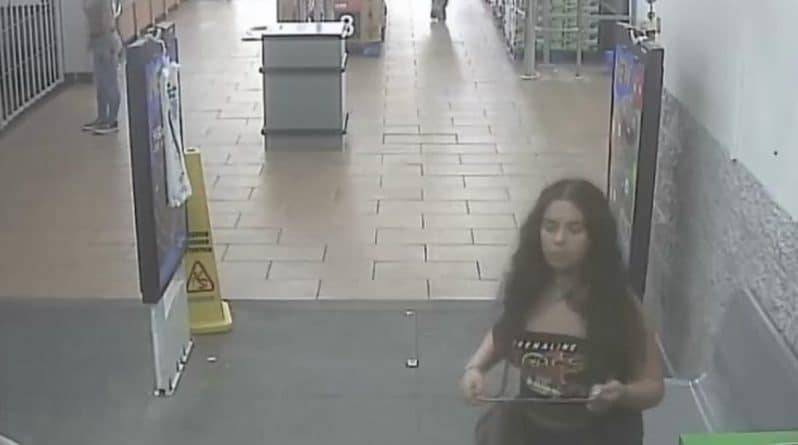 Женщина, справившая малую нужду на картофель в супермаркете, сама сдалась полиции