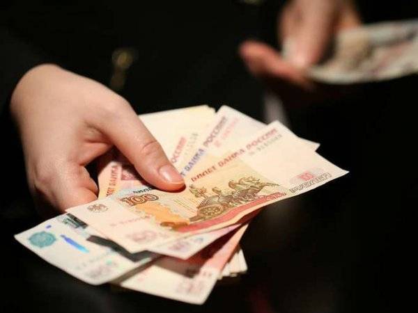 Приставы вернули россиянам 5 млрд рублей долга по зарплате