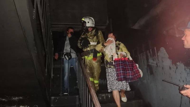 В Смоленске посреди ночи пришлось эвакуировать жильцов дома на Николаева