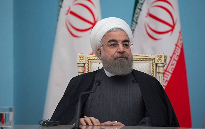 Президент Ирана назвал санкции США против главы МИД страны "ребячеством"