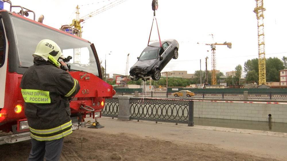 Заснувший за рулем водитель устроил ДТП в центре Москвы