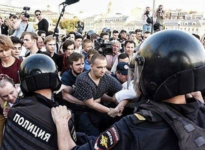 СМИ: рязанским полицейским не заплатили за разгон митинга оппозиции 27 июля в Москве