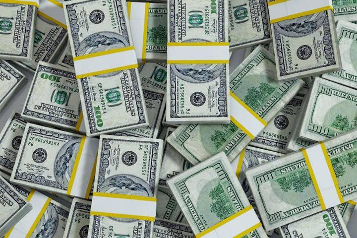 Курс доллара впервые с 19 июня поднялся выше 64 рублей