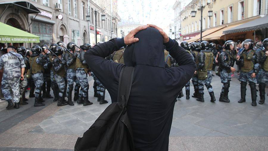 Участнику массовых беспорядков в Москве предъявили обвинение