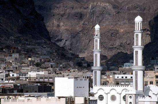Более 30 человек человек погибло в результате атаки на военный парад в Йемене