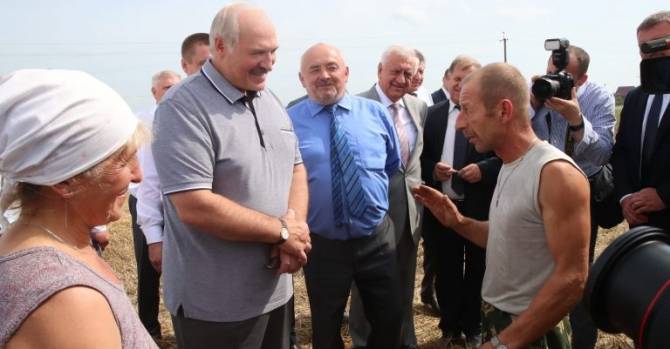 Референдумом Лукашенко убивает сразу трех зайцев. "Новый класс" белорусов защитит Лукашенко?