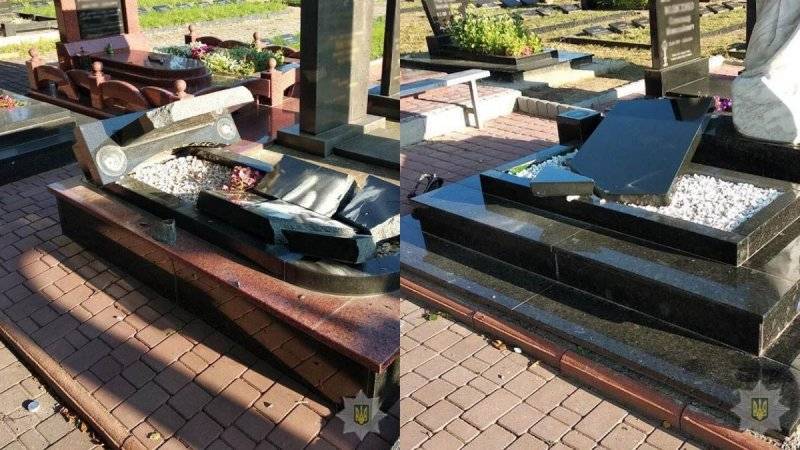 Памятники погибшим в Донбассе участникам АТО уничтожили в Житомирской области