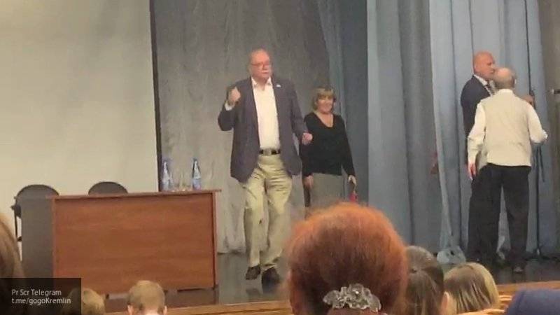 Кандидат в губернаторы Петербурга 73-летний Бортко станцевал в полупустом зале