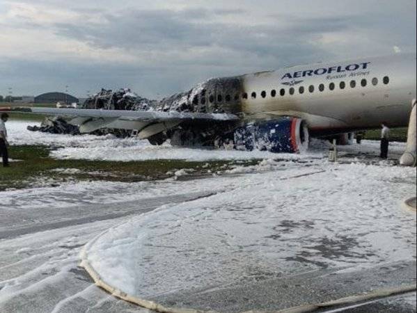 Источник в СКР назвал причину пожара на борту SSJ-100 в Шереметьево