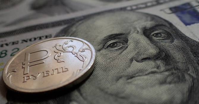 Курс доллара: рубль обвалился на новостях из США
