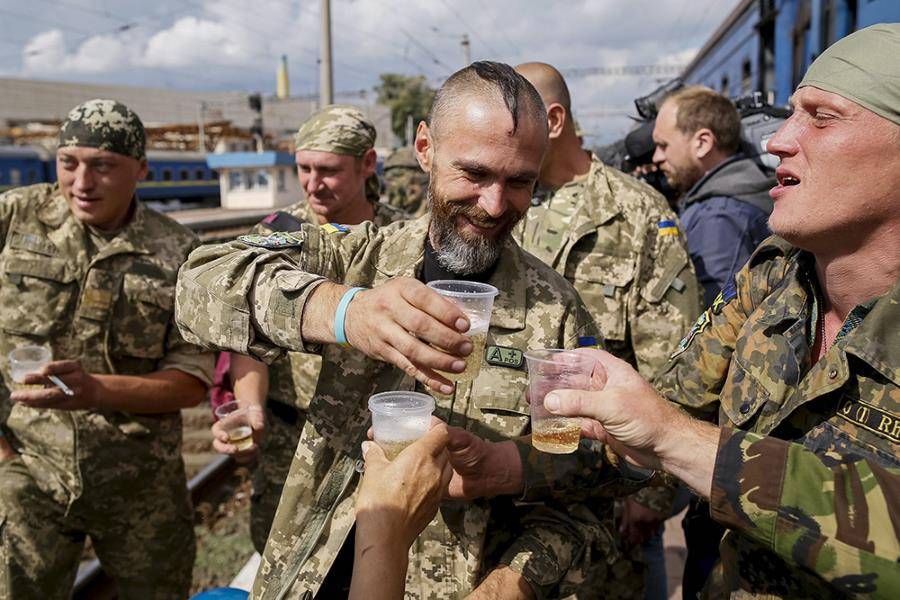 Откровение украинского политика: армия – сборище пьяниц и уголовников