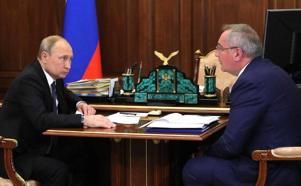 Рогозин рассказал Путину о полете робота "Федора" на МКС