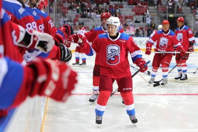 Комментатор гала-матча Ночной хоккейной лиги: «Путин – это Кросби. Он забивает – я должен это супервыделять»