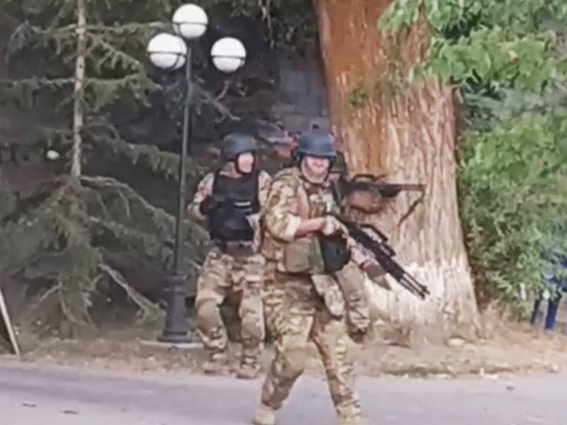 Силовики снова штурмуют резиденцию Атамбаева