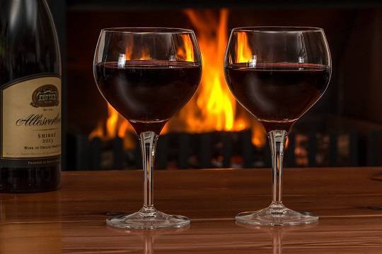 Кардиохирург развенчал миф о пользе красного вина для сердца