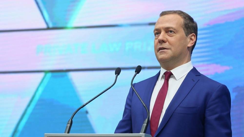 Медведев призвал нефтяные компании отказаться от эгоизма