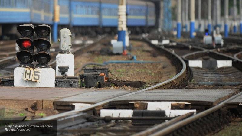 Пятнадцатилетний подросток попал под поезд в Петербурге из-за наушников